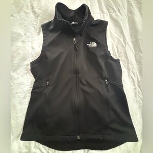 The North Face Women’s Medium Softshell Vest – Sleek & Structured
